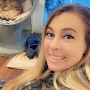 Meet your Posher, Cassandra